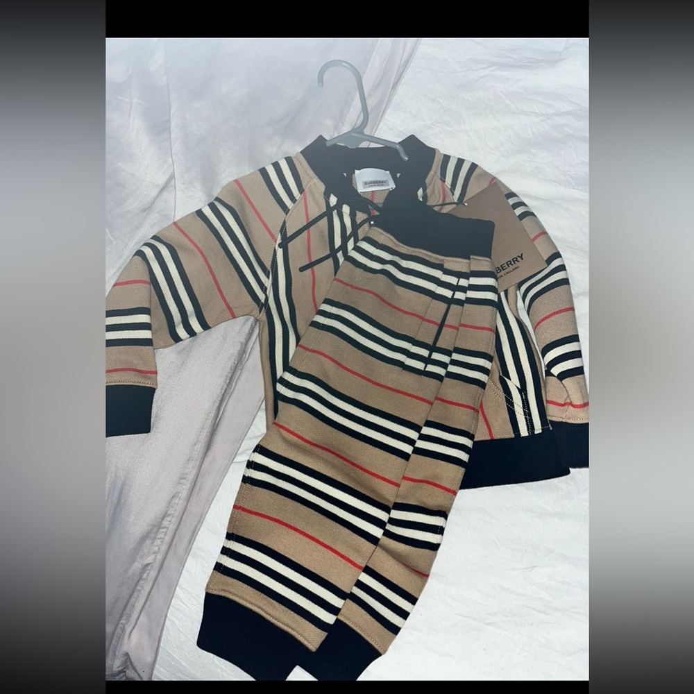 Toddler Boys Burberry jogger sweatsuit.